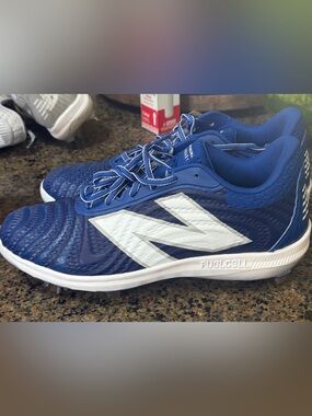 Men’s New Balance Fuel Cell 4040v7 Molded Baseball Cleats Size 11.5